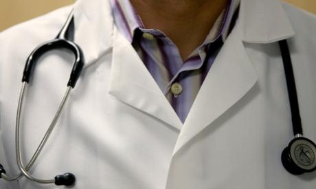 Arrestation d’un gynécologue en Egypte pour une excision mortelle