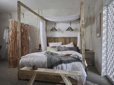 DIY : construire un lit baldaquin en bois