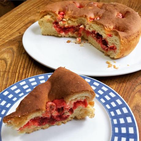 gâteau de Saint-Genix ou brioche aux pralines roses