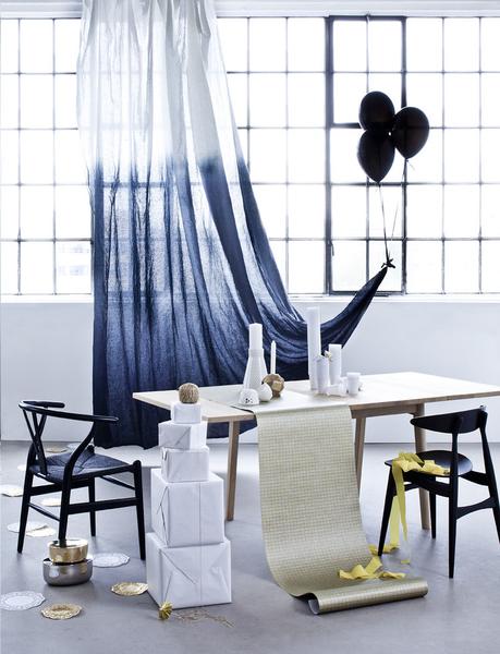 tie and dye bleu rideau voile table chaise bois - blog déco - clem around the corner