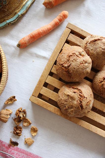 Cuillère et saladier : Petits pains aux noix et aux carottes