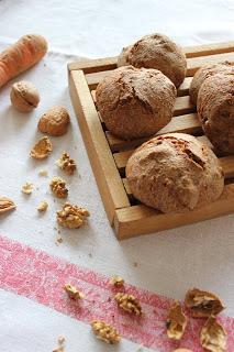 Petits pains aux noix et aux carottes