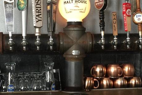 Info bière – Explorez les 4 meilleurs bars à bière économiques de Philadelphie
 – Mousse de bière