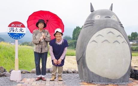 Ce couple japonais a fabriqué un arrêt de bus TOTORO