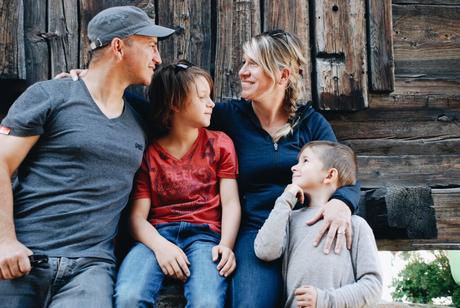 Tout plaquer et partir à l’aventure autour du monde,une famille suisse réalise son rêve !