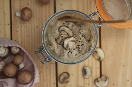 Cuillère et saladier : Sauce aux champignons et miso vegan