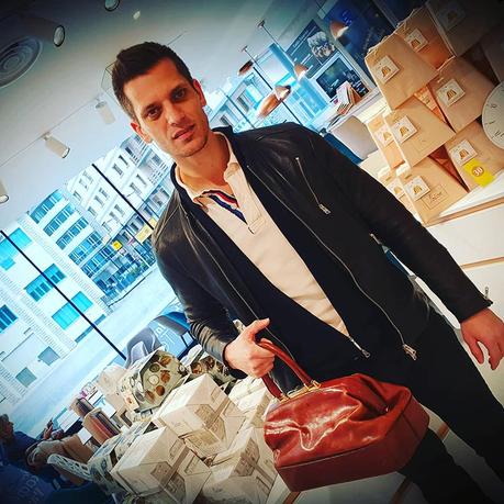 Comment les hommes à la mode peuvent rester élégants en voyage Comment les hommes à la mode peuvent rester élégants en voyage