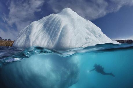 Étonnantes photos des icebergs sous-marins du Groenland