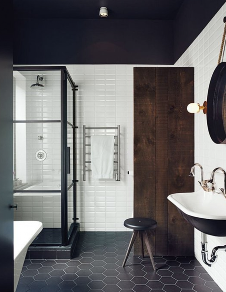 salle de bain noire douche italienne verrière carrelage hexagonale mat