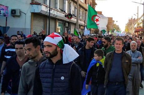Une peine de prison d’un an requise contre une icône de la contestation en Algérie