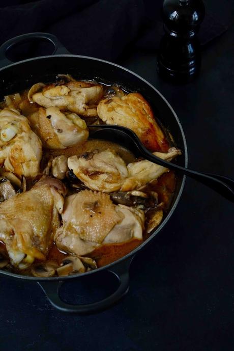 plat familial , poulet en sauce aux champignons , recette gourmande , poulet
