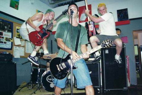 Jason zumBrunnen (au centre) a abandonné ses journées punk-rock en jouant avec les Fairlanes pour ouvrir une brasserie artisanale à Denver, Ratio Beerworks.  