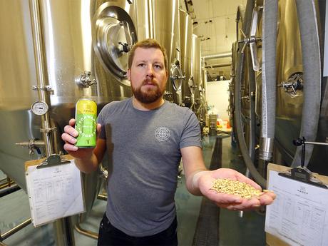 News bière – COVID-19: Des compagnies de bière de Calgary fabriquent un désinfectant pour les mains dans des cuves vides
– Bière brune AnnexeAleProject034 copie