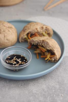 Cuillère et saladier : Brioches vapeur (Baozi) aux légumes vegan végétarien
