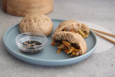 Cuillère et saladier : Brioches vapeur (Baozi) aux légumes vegan végétarien