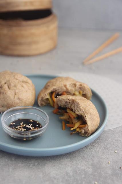 Cuillère et saladier : Brioches vapeur (Baozi) aux légumes vegan végétarien