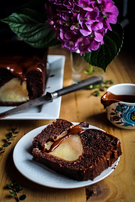 Cake au chocolat de Pierre Hermé, aux poires pochées