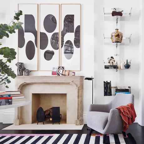 salon cheminé marbre marron fauteuil scandinave gris clair maison anglaise déco éclectique