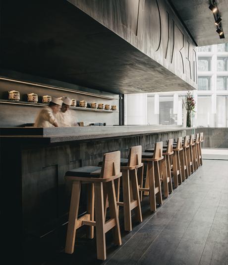 Tori Tori, un restaurant à l’architecture intérieur inspirée des armures de samouraïs Tori Tori, un restaurant à l’architecture intérieur inspirée des armures de samouraïs