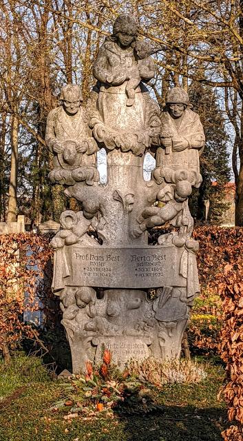 Westfriedhof München — 16 Pics