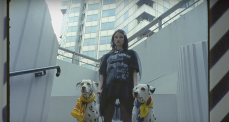 [CLIP] Lolo Zouaï – Moi + Look at Us