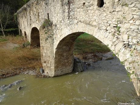 L'Aqueduc d'Ansignan et Restaurant Le Relais de Sceaury à Rasiguères