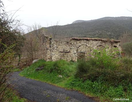 L'Aqueduc d'Ansignan et Restaurant Le Relais de Sceaury à Rasiguères