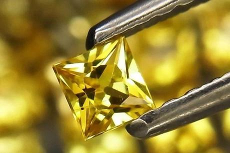 pierre de saphir jaune, alternative au diamant jaune