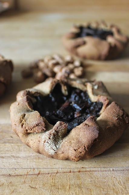 Cuillère et saladier : Tartelettes souchet et rhubarbe parfum balsamique