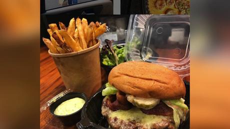 Bière artisanale – Burger Bach sert des hamburgers, des frites et des spécialités de bière
– Bière Bière artisanale – Burger Bach sert des hamburgers, des frites et des spécialités de bière
– Bière