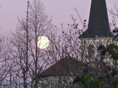 pâques,jeudi saint,vendredi saint,samedi saint,ténèbres,office des ténèbres,blog littéraire de christian cottet-emard,œuf de pâques,chasse aux œufs,grande pâque russe,nicolaï rimsky-korsakov,musique,église saint léger,oyonnax,école jeanne d'arc,fête chrétienne,pascal,tristesse de l'homme sans dieu,agnostique,agnosticisme,printemps,nuit,cloche,départ des cloches,retour des cloches,rome,enfance,souvenir,carnet,journal,note