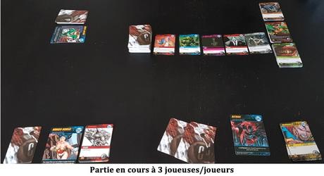 Test de DC Comics Deck-Building Game Matt Hyra et Ben Stoll chez Don’t Panic Games cartes de DC Comic Deck-Building Game