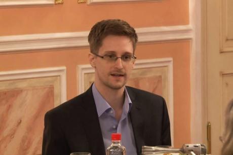 “Architecture de l’oppression” : Edward Snowden critique les outils numérique de lutte contre le Covid