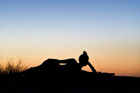 Le principe de base est donc de maintenir ou de revenir à un alignement de l'horloge biologique interne avec l'environnement externe afin que les processus biologiques de notre corps puissent se produisent au bon moment de la journée. Le principe de base est donc de maintenir ou de revenir à un alignement de l'horloge biologique interne avec l'environnement externe afin que les processus biologiques de notre corps puissent se produisent au bon moment de la journée.