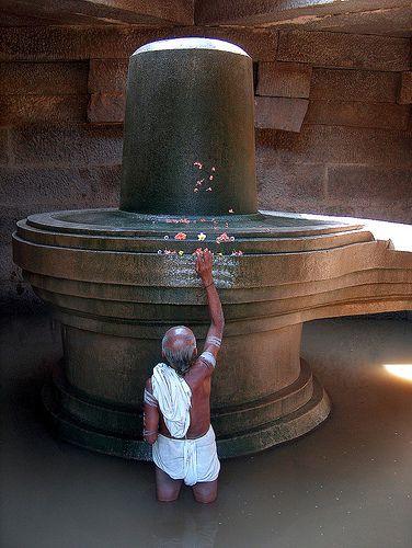 Shiva lingam, Hampi | India | Simbo Benbo | Flickr