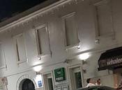 News bière maire Warrnambool condamné amende après avoir photographié train boire public, violation restrictions applicables coronavirus Bière