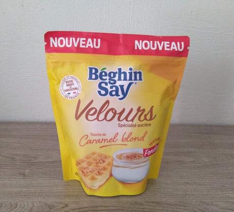 Un sachet de sucre velours touche de caramel blond (Béghin Say)