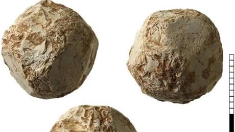 Des archéologues proposent une explication pour les pierres sphériques préhistoriques