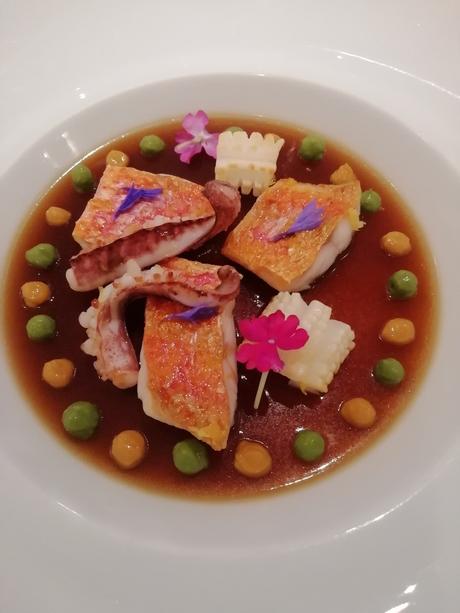 Fine gelée de bouillabaisse, rouget, encornets © Gourmets&co
