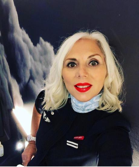 "Une journée dans la vie d 'une femme," Raquel flying and lady fashion addict ! "Une journée dans la vie d 'une femme," Raquel flying and lady fashion addict !