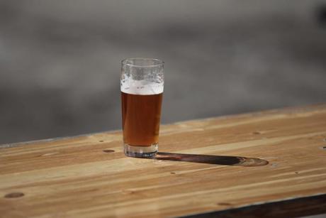 Bière artisanale – BIÈRE ET CORONA – cul sur la glace de fond
 – Malt