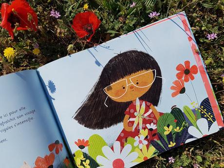 Petite fleur sauvage de Larissa Theule - Illustré par Sara Palacios