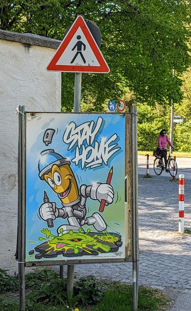 Stay home ! Panneaux publicitaires vus à Munich