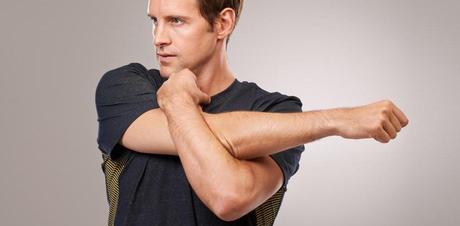 L'Échauffement est-il Important en Calisthenics ? étirement épaules calisthenics