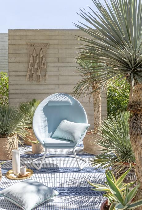 salon de jardin made in France fauteuil relaxation jardin bleu clair balançoire design français Lafuma