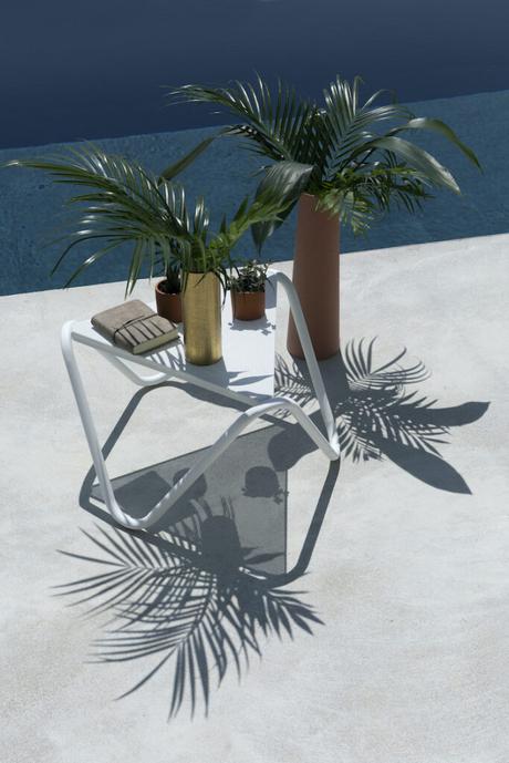 table basse extérieur triangle métal perforé style bauhaus blog déco