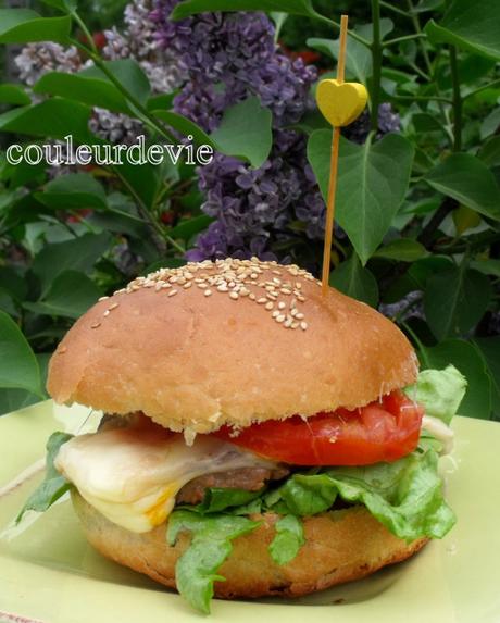 Hamburger au poulet sauce béarnaise et hamburger classique – recette du pain à hamburger