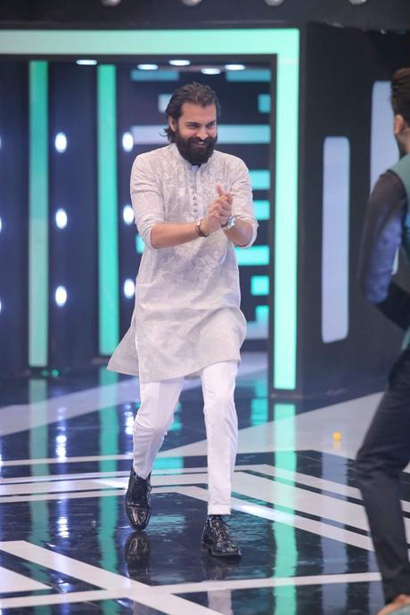 Beautiful couple Zara Noor and Asad Siddique in Jeeto Pakistan Ramzan Special