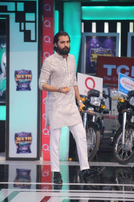 Beautiful couple Zara Noor and Asad Siddique in Jeeto Pakistan Ramzan Special