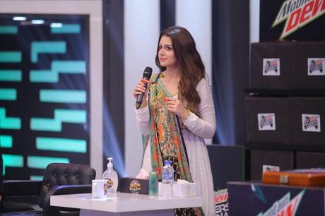 Beautiful couple Zara Noor and Asad Siddique in Jeeto Pakistan Ramzan Special